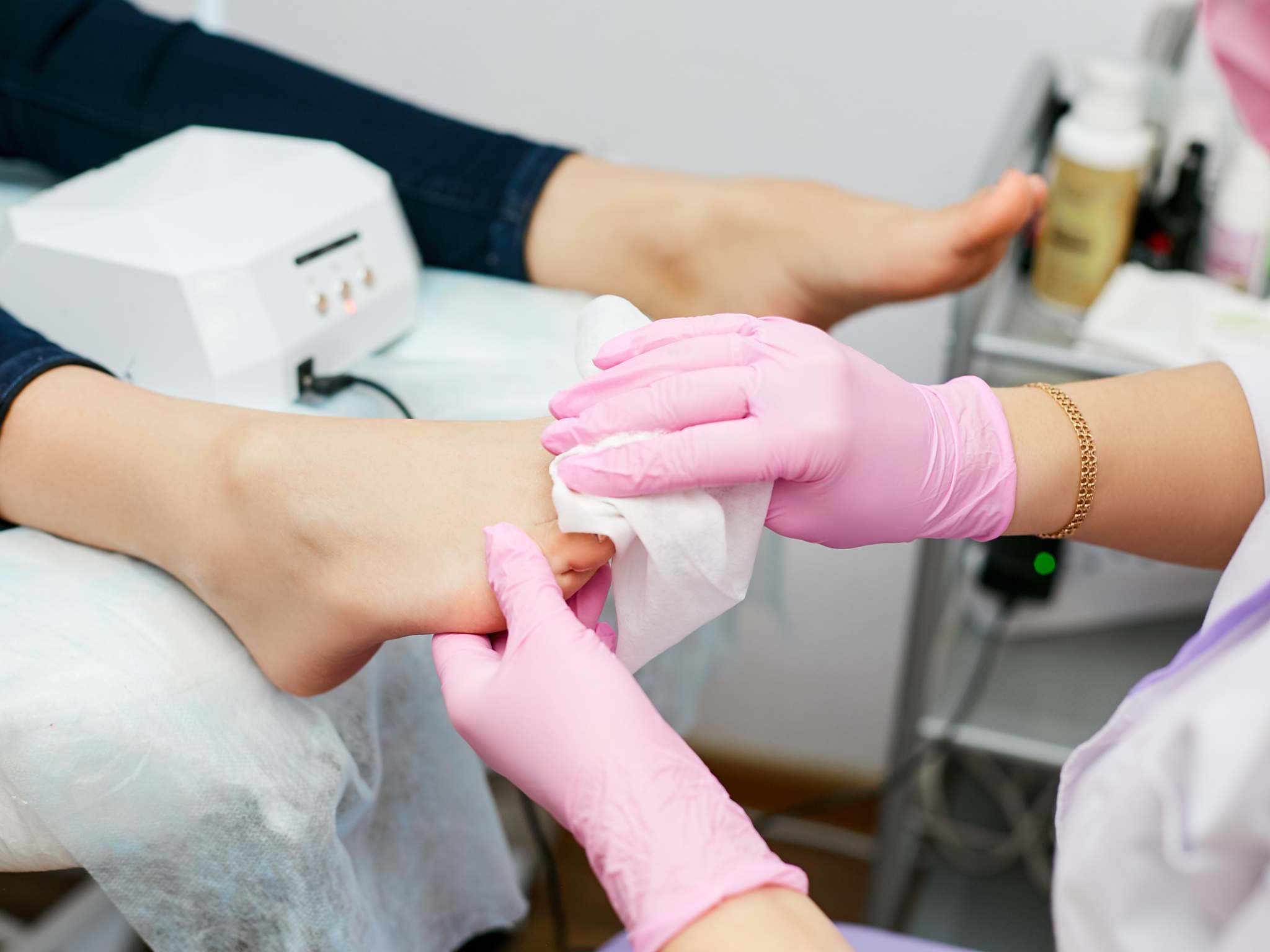 Will A Nail Salon Treat Fungal Nails? Family Foot Care & Surgery